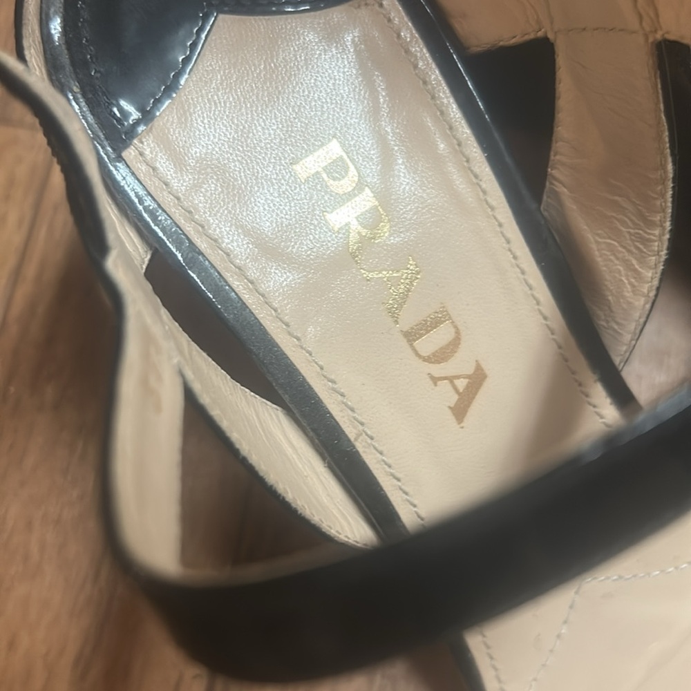 Prada Black Heels Elegant Minimalist Design - Picture 13 of 14